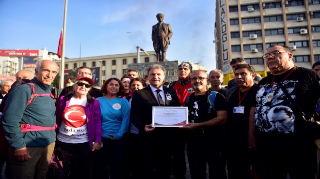 Bornova da Ata ya saygı yürüyüşü