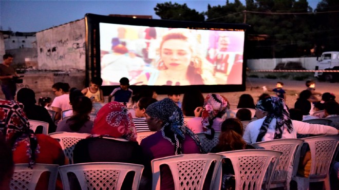 Bornova da açık hava sineması zamanı!