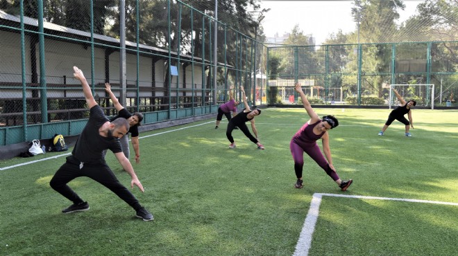 Bornova da açık havada zumba zamanı