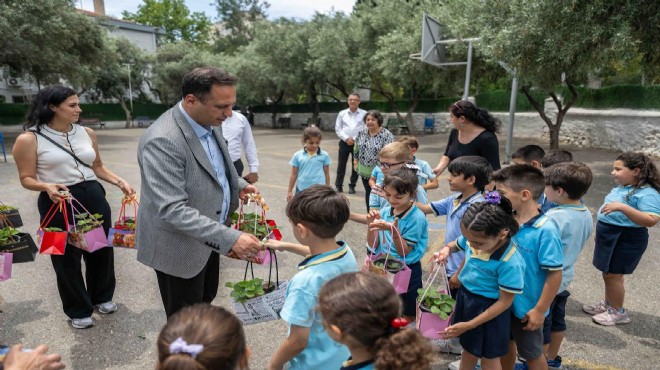 Bornova'da çilek fideleri miniklere emanet