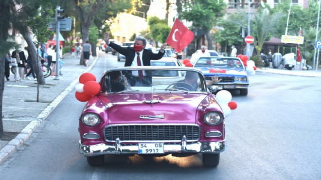 Bornova'da klasik araçlarla 19 Mayıs turu