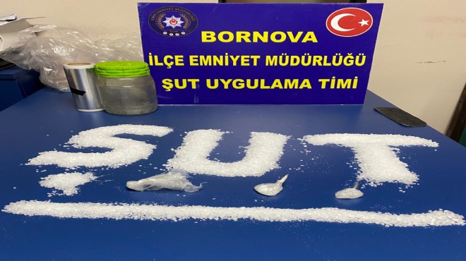 Bornova da metamfetamin pazarlığına suç üstü!