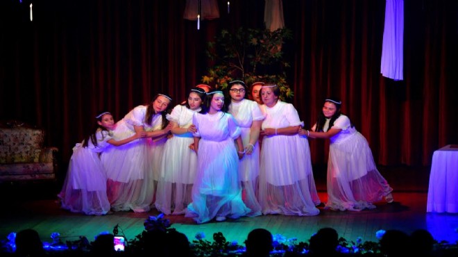 Bornova da perde kadına şiddete karşı açıldı