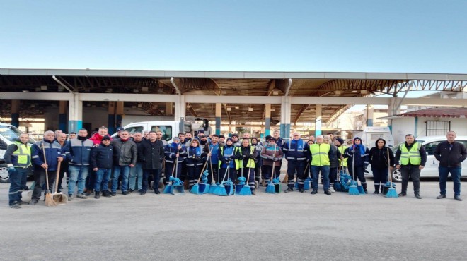 Bornova'da temizlik harekatı tam gaz!