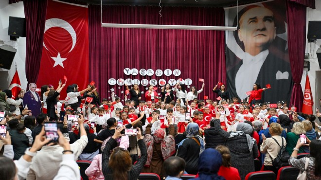 Bornova da miniklerden Cumhuriyet coşkusu