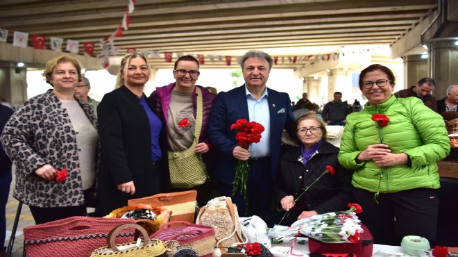 Bornova'nın yeni pazaryeri 'karanfilli jest'le açıldı