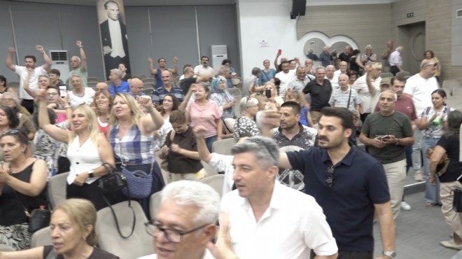Bornova’da 153 mahalle temsilcisi CHP’den istifa etti!