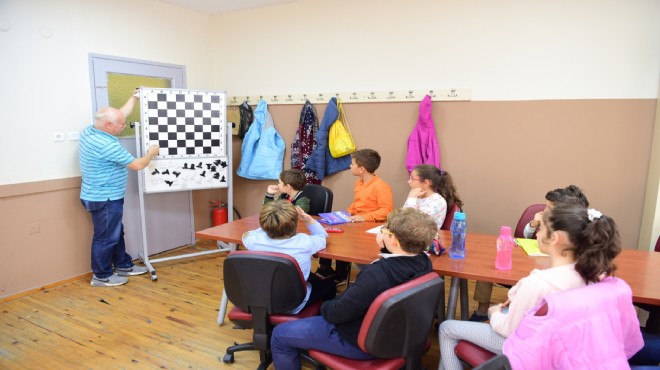 Bornova'da satranç kurslarına yoğun ilgi
