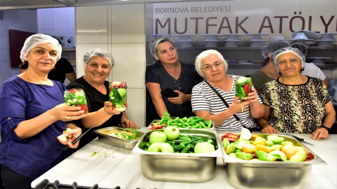 Bornovalı kadınlar kışa hazırlanıyor