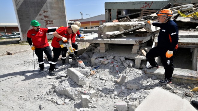 Bornova’nın afetle mücadele gücü tescillendi: BAK sahaya hazır!