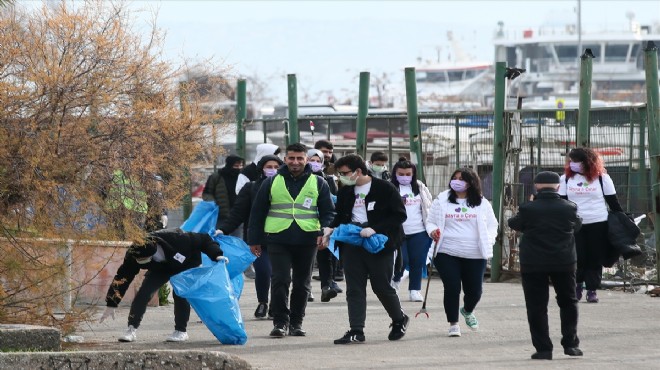 Bostanlı Sahili'nde anlamlı temizlik mesaisi