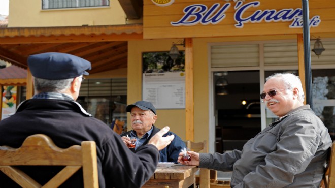 Buca'da 65 yaş üstü vatandaşlara çay bedava!