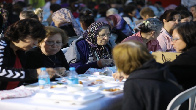 Buca da annelerle anlamlı iftar