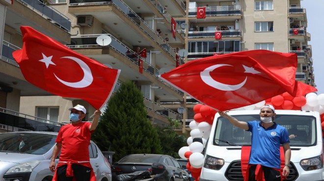 Buca'da coşku balkonlardan taştı!