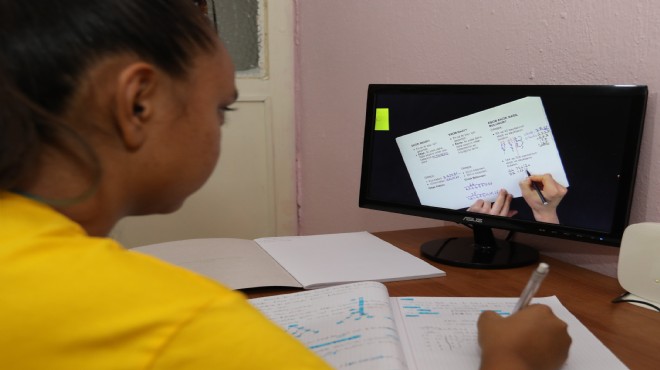 Buca'da gençlerin sınav sürecine tam destek
