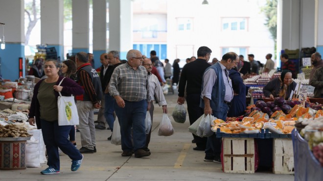 Buca da semt pazarı kapılarını açtı