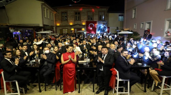 Buca’da Cumhuriyetin 98’inci yılına özel gece