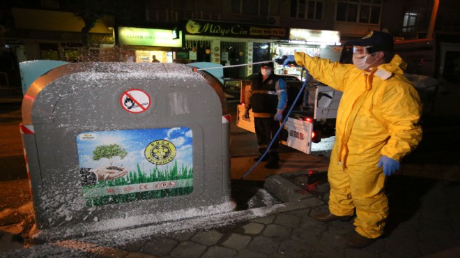 Buca'da her gece konteynerlere dezenfekte operasyonu