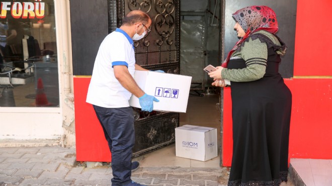 Buca’daki mültecilere gıda ve hijyen desteği