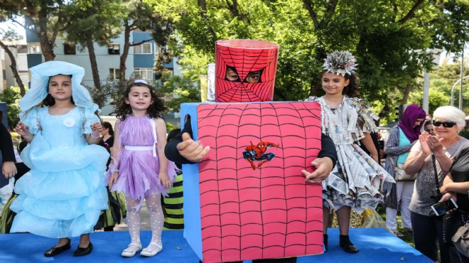 Bucalı çocuklardan geri dönüşümle muhteşem defile