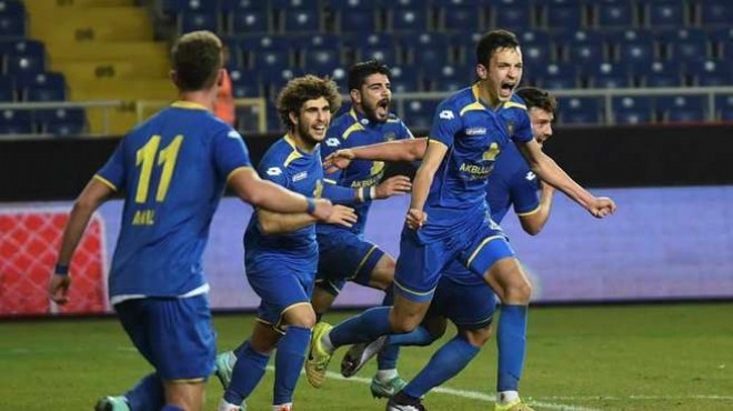 Bucaspor'u gençleri taşıyor