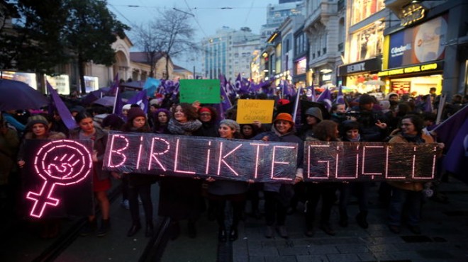 Büyük yürüyüş: Binlerce kadın tek kadın oldu