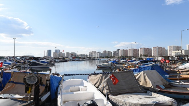 Büyükşehir düğmeye bastı: Karşıyaka’da korsan iskeleler yıkılacak!