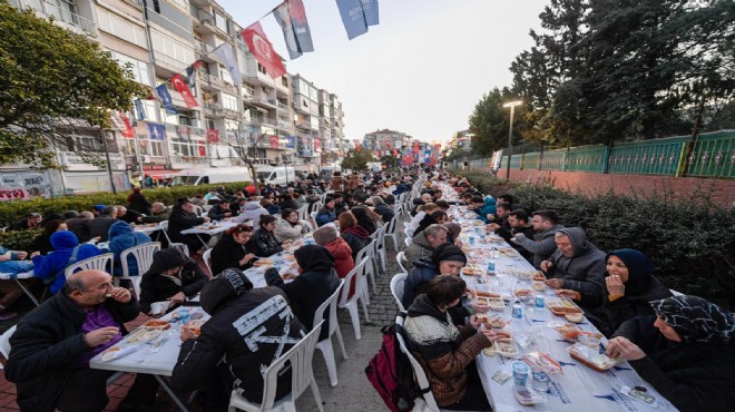 Büyükşehir iftar sofrası Karşıyaka’da kuruldu