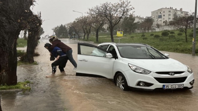Büyükşehir in zabıtası İzmirliyi sırtında taşıdı