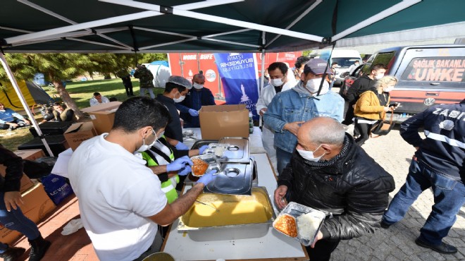 Büyükşehir'den depremzedelere 26 bin kişilik yemek