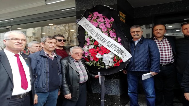 CHP İzmir de siyah çelenkli protesto!