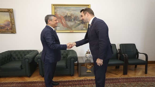 CHP İzmir den  Özel  ziyaret: Lider den  gençlik  övgüsü!