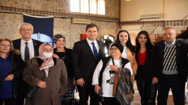 CHP İzmir'den rozet şov, Yücel ve Soyer'den 'iktidar' mesajları!