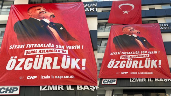 CHP İzmir il binasına dev pankart!