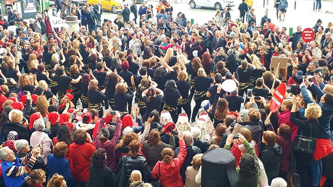 CHP Karşıyaka dan coşkulu 8 Mart kutlaması