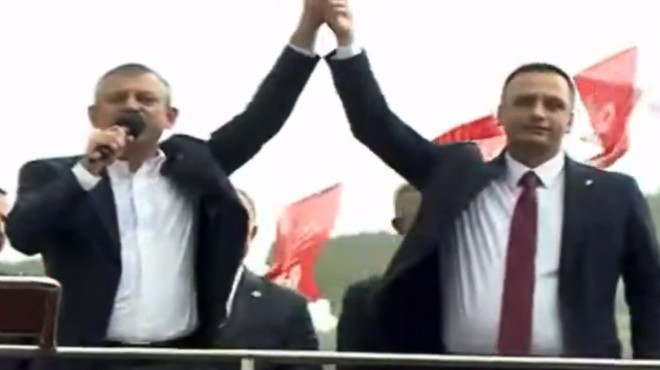 CHP Lideri, İzmirli başkanı memleketinde onurlandırdı!