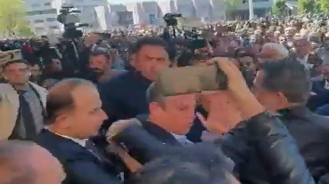 CHP Lideri Özel e yumruklu saldırı...
