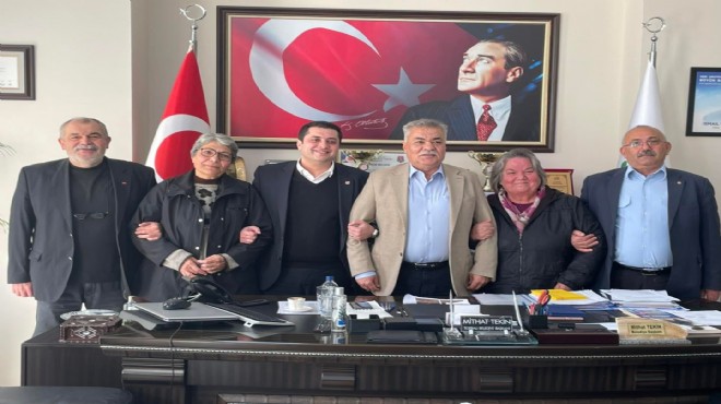 CHP Torbalı'da 'kriz iddiaları'na nokta koyan birlik pozu!