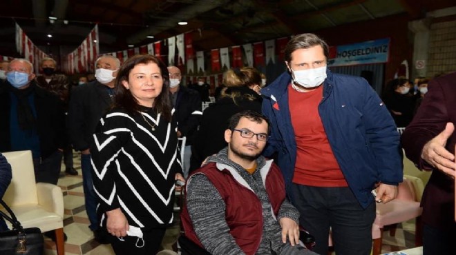 CHP'den Yücel ve Özel'li rozet şov: 771 kişi partili oldu!