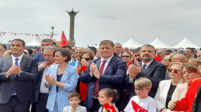 CHP İzmir'den 23 Nisan töreni: Aslanoğlu ve Tugay ne mesaj verdi?