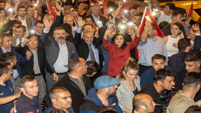 CHP'den 'iktidara yürüyoruz' sloganıyla fener alayı!