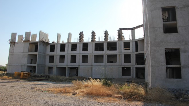 CHP'li Bakan: Menderes Devlet Hastanesi inşaatı neden durdu?