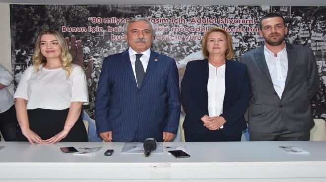 CHP li İnanç eşi ve çocuklarıyla adaylık açıkladı