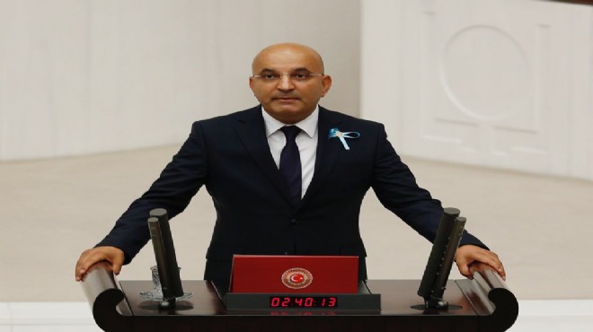 CHP'li Polat 'Karaburun nergisi'ni Meclis'e taşıdı