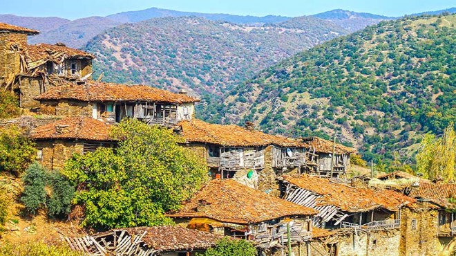 CHP li Polat tan  İzmir in hayalet köyü ne can verme çağrısı!