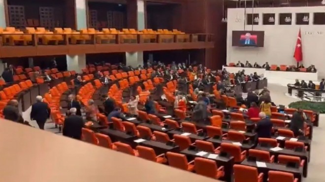 CHP li vekiller Genel Kurulu terk etti