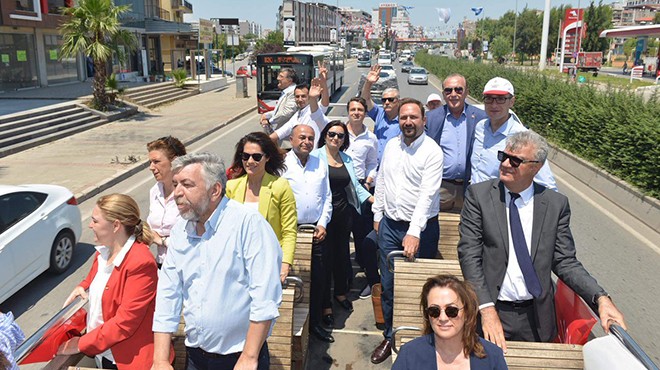 CHP nin İzmir adaylarından otobüsle teşekkür turu!