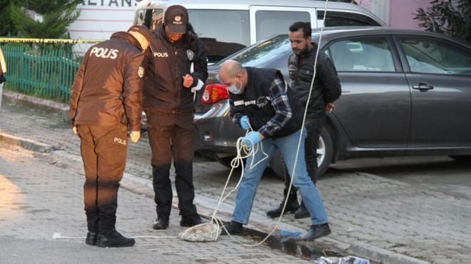 Korkunç son: Yürürken başına taş düştü!