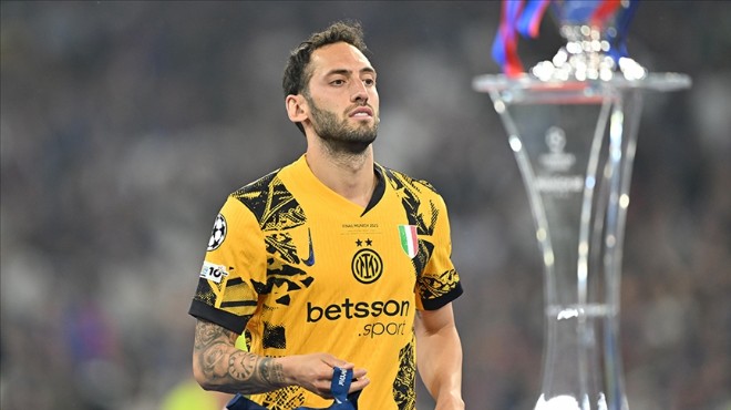 Hakan Çalhanoğlu, yıkıldığı maçta tarihe geçti