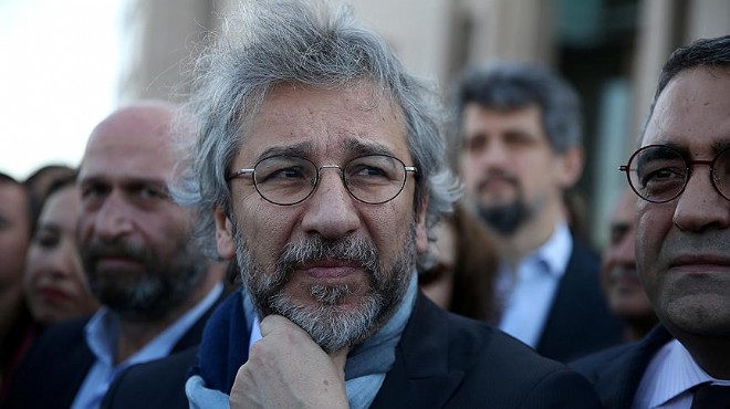 Can Dündar hakkında kırmızı bülten